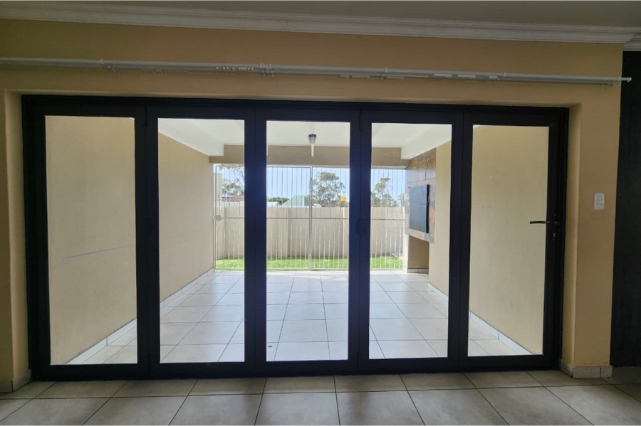 To Let 4 Bedroom Property for Rent in Fountains Estate Eastern Cape